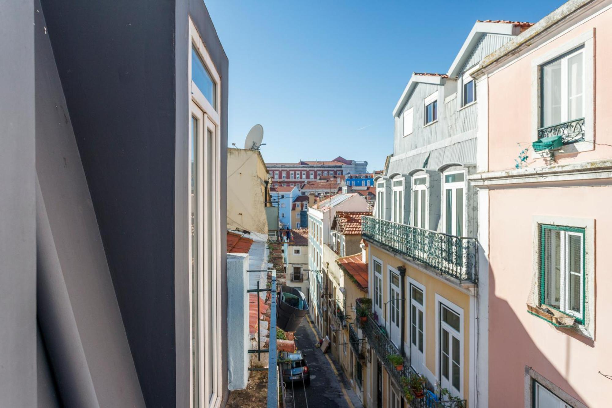 16 2 - Balcony Apartment