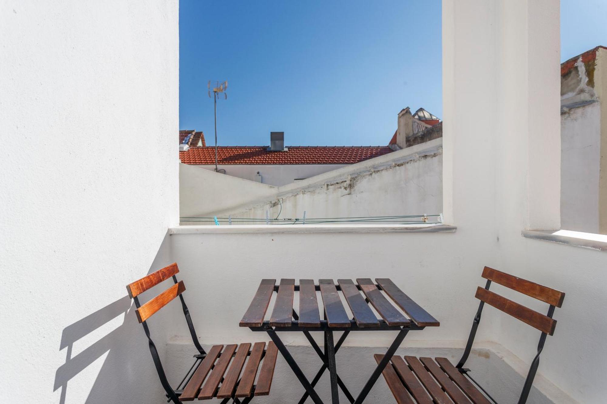 Apartment 16 2 - Balcony Lisbon